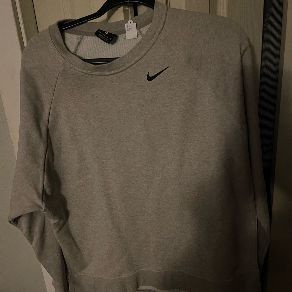 Nike woman’s M Gray Sweater